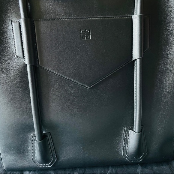 Brand New Givenchy Antigona Lock Soft Calfskin Black Leather Unisex Tote… - Picture 6 of 15